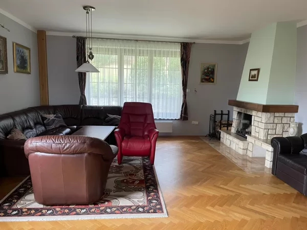 Obývací pokoj s krbem