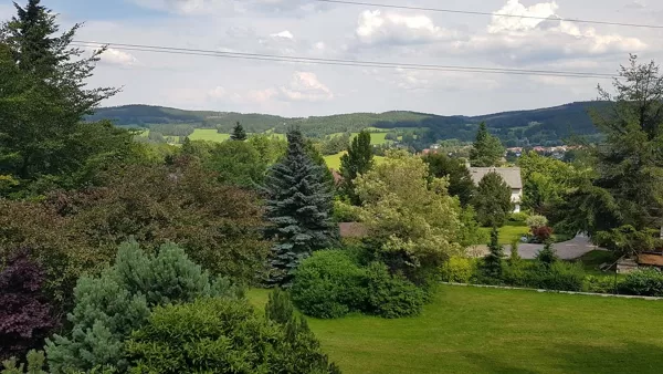 Okolí domu a výhled z domu